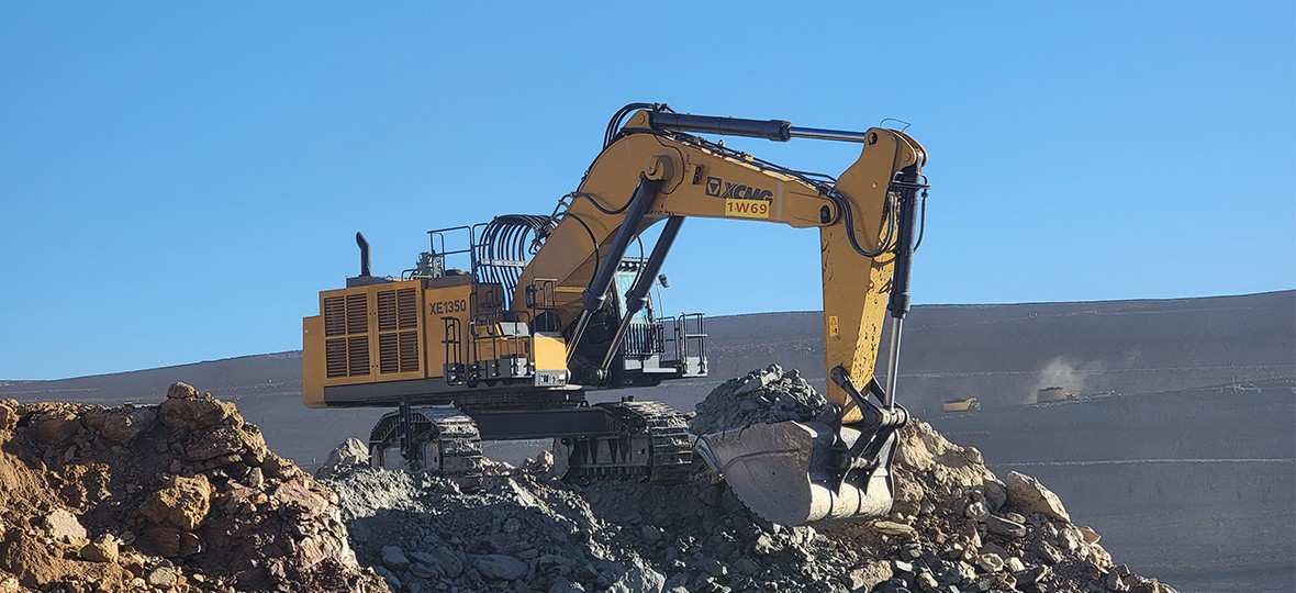 XCMG XE1350 (Backhoe)