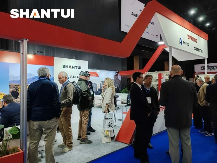 Shantui L76-C5 mining loader debuts at Arminera exhibition in Argentina