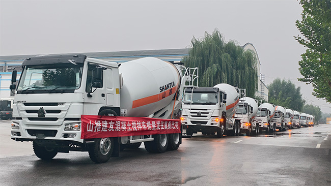 Shantui Janeoo's mixer trucks are being shipped in bulk to Mozambique