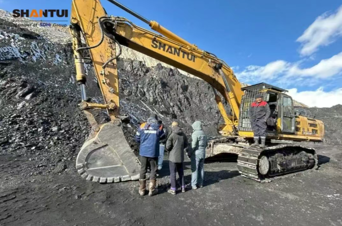 Shantui's large excavator SE500LCW landed in a Kyrgyzstan mining area!