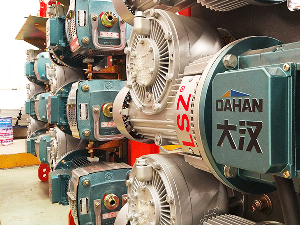 Dahan SC200/200 gear drive 3-dive elevator